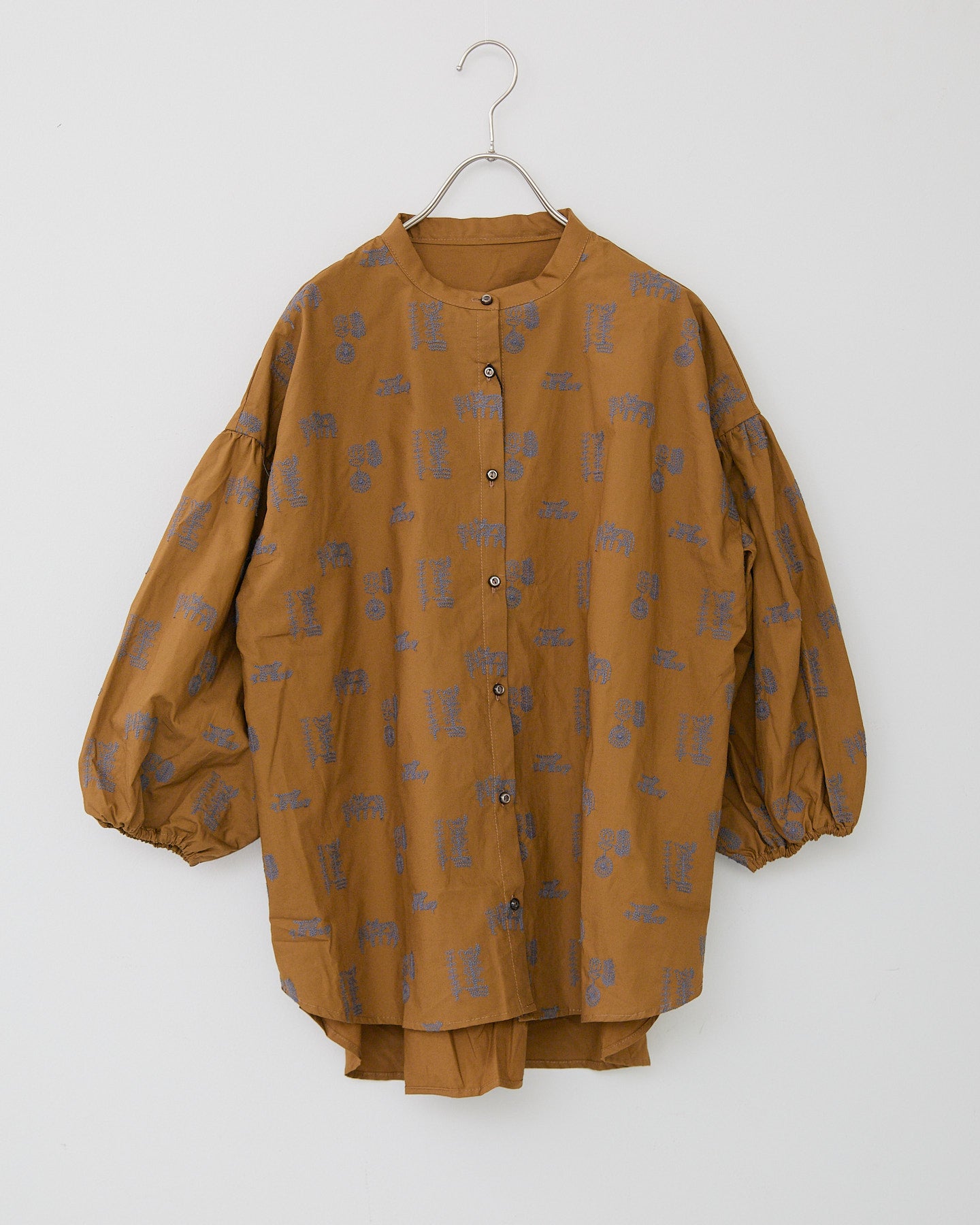 LILOU+LILY 50TYPEWRITER EMBROIDERY BLOUSE PM2503-1