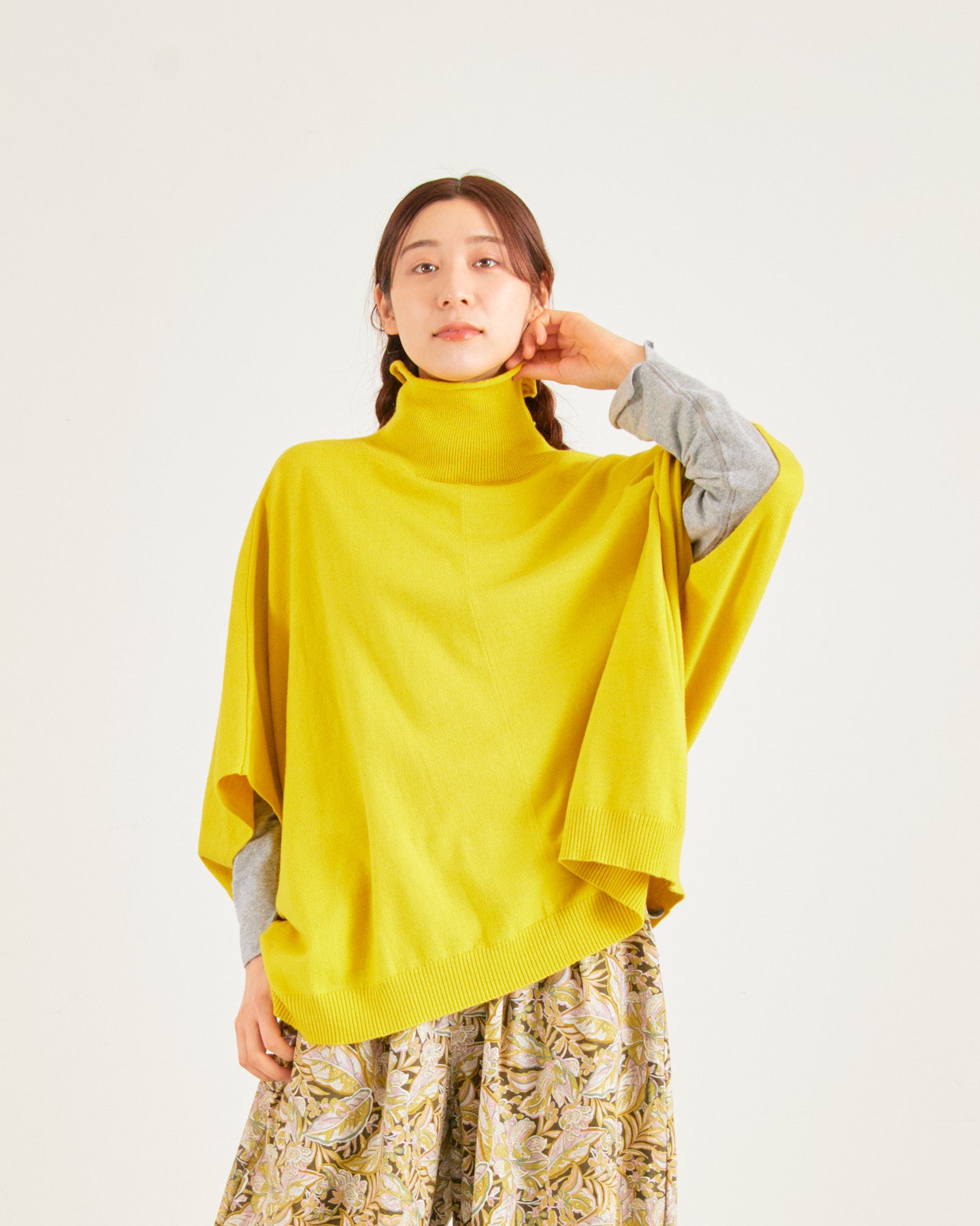 LILOU+LILY HIGHT GAUGE KNIT BOTTLE NECK CAPE 2403YO-0817-1