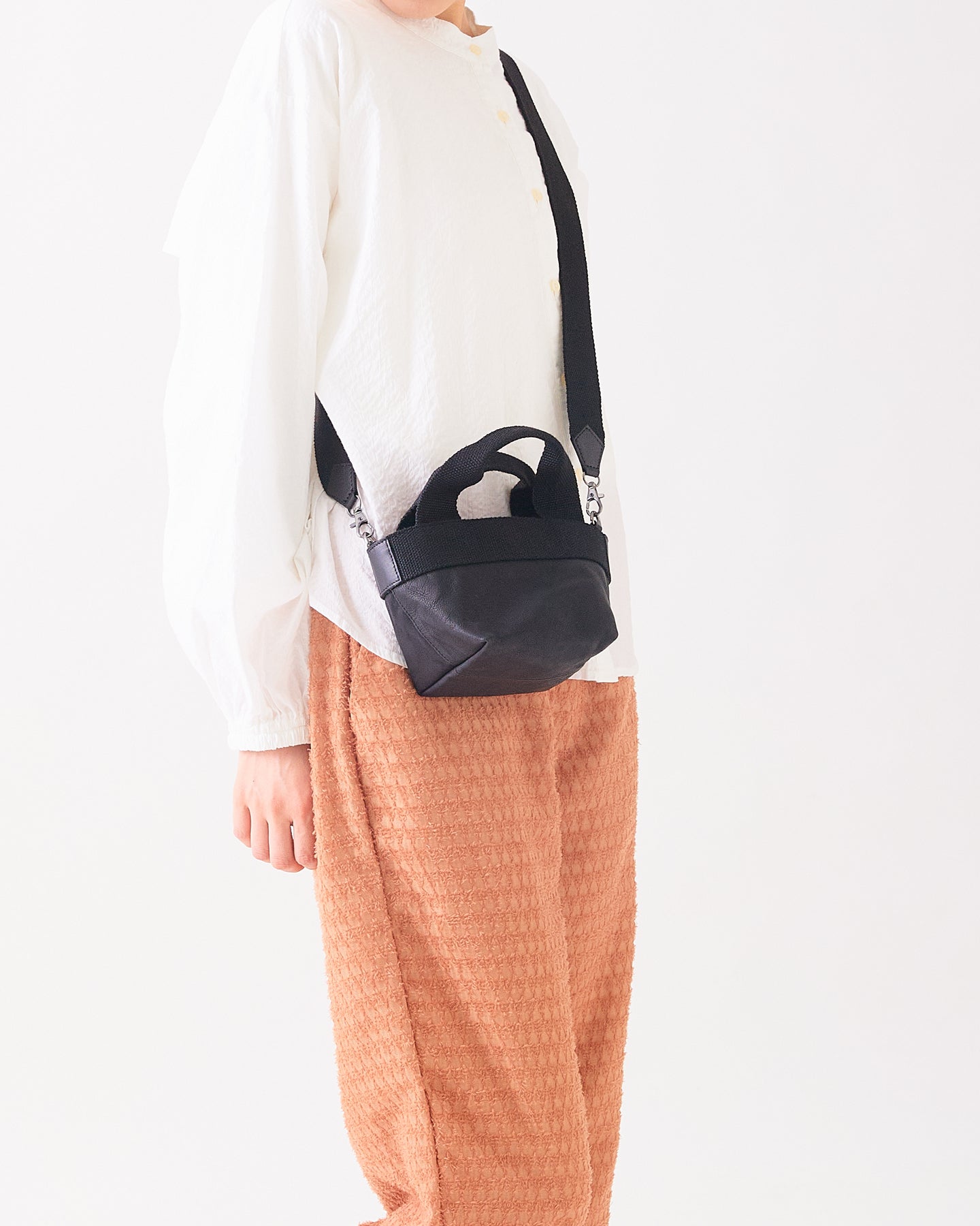 A VIEW FROM HERE MINIMUM LEATHER BAG C#1