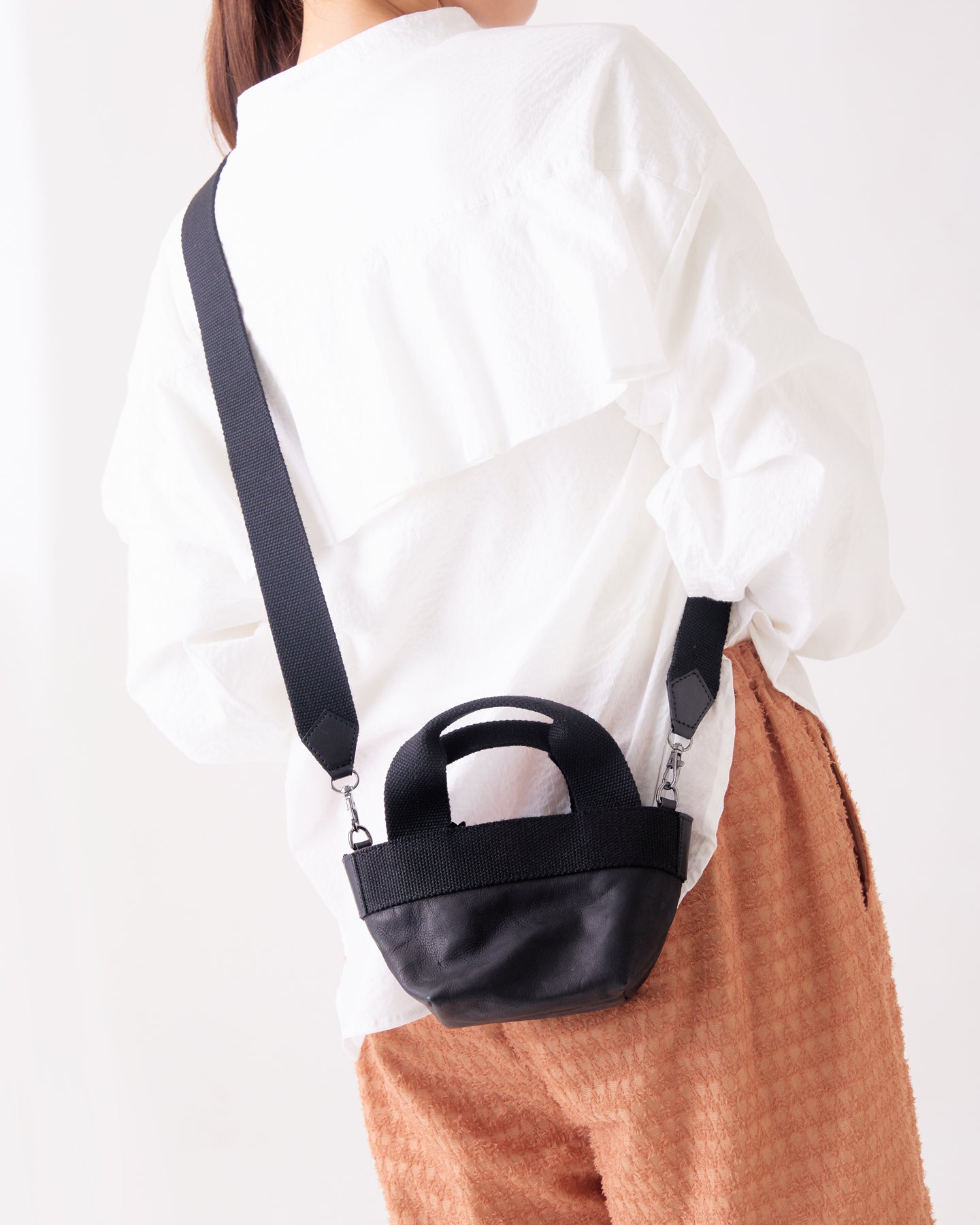 A VIEW FROM HERE MINIMUM LEATHER BAG C#1