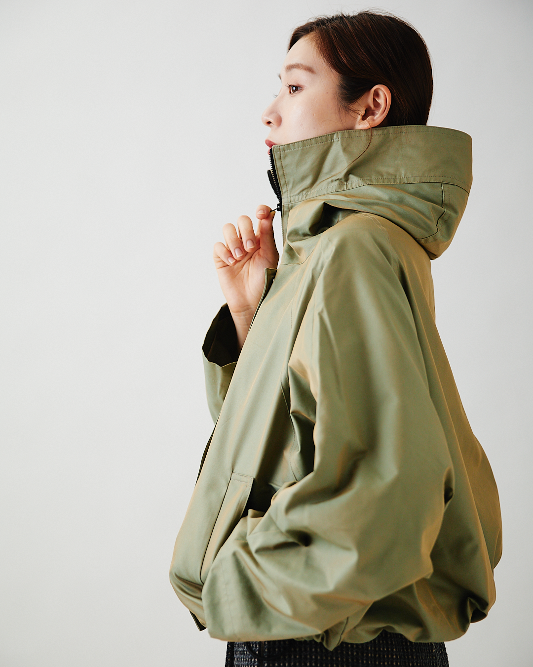 LILOU+LILY IRIDESCENT GABARDINE HIGH NECK JACKET 2403YJ-0821